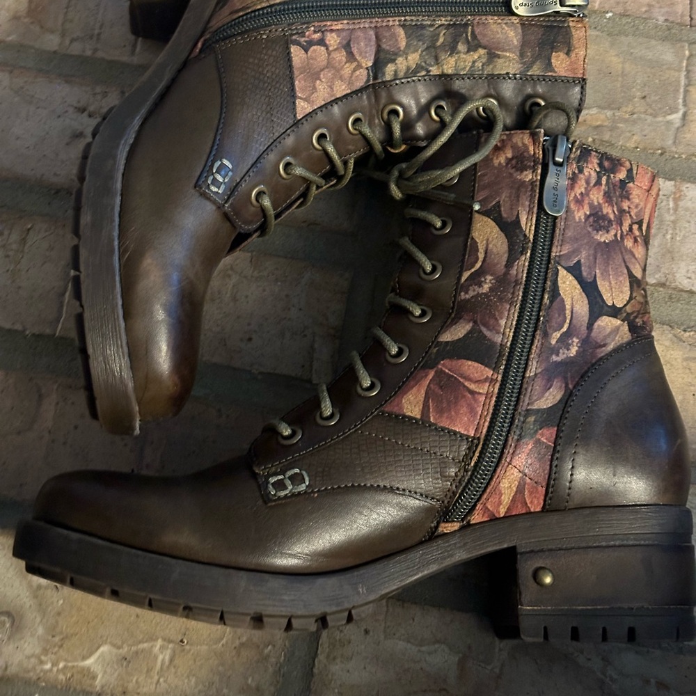 Unique L’Artise floral boots Size 39